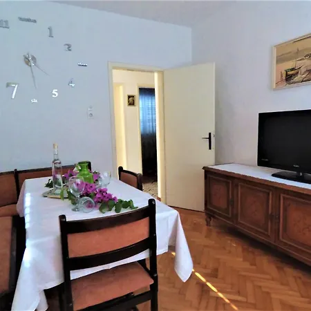 Grosse In Pag Mit Privater Terrasse By Interhome Apartamento Pag Town