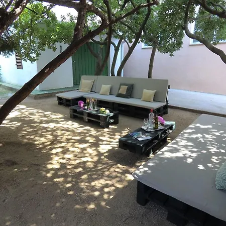 公寓 Grosse In Pag Mit Privater Terrasse By Interhome *