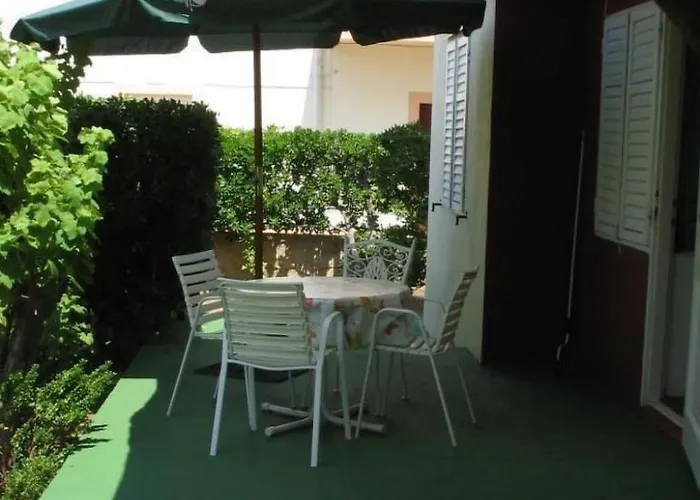 Grosse In Pag Mit Privater Terrasse By Interhome Daire