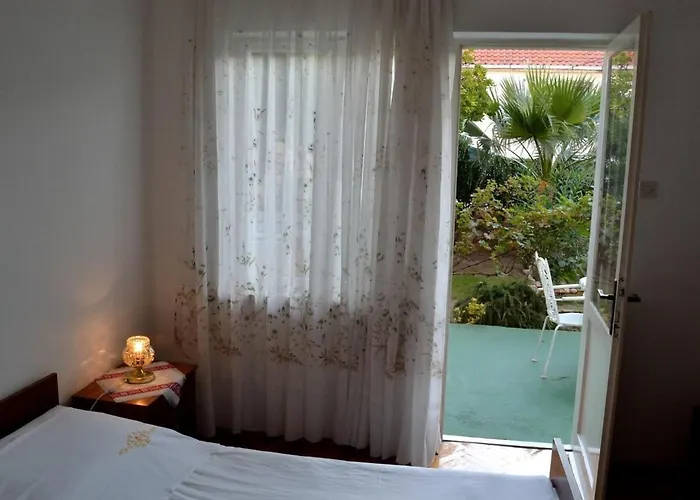 Grosse In Pag Mit Privater Terrasse By Interhome Daire *