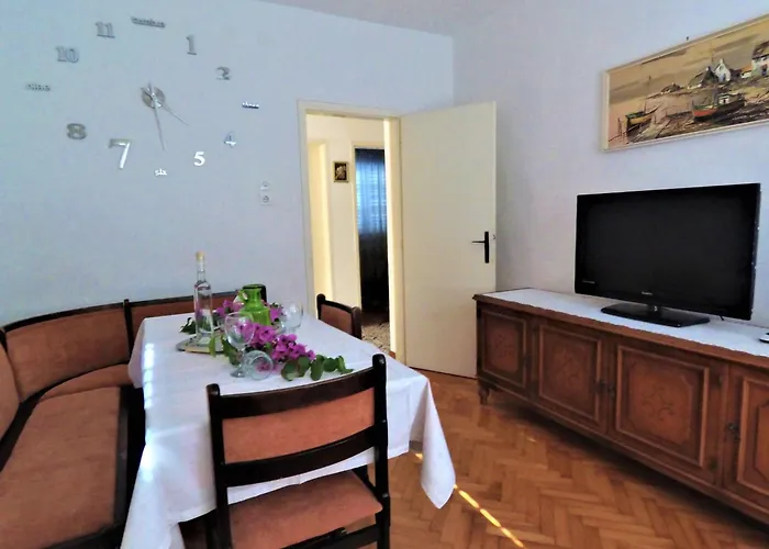 Grosse In Pag Mit Privater Terrasse By Interhome Daire Pag Town