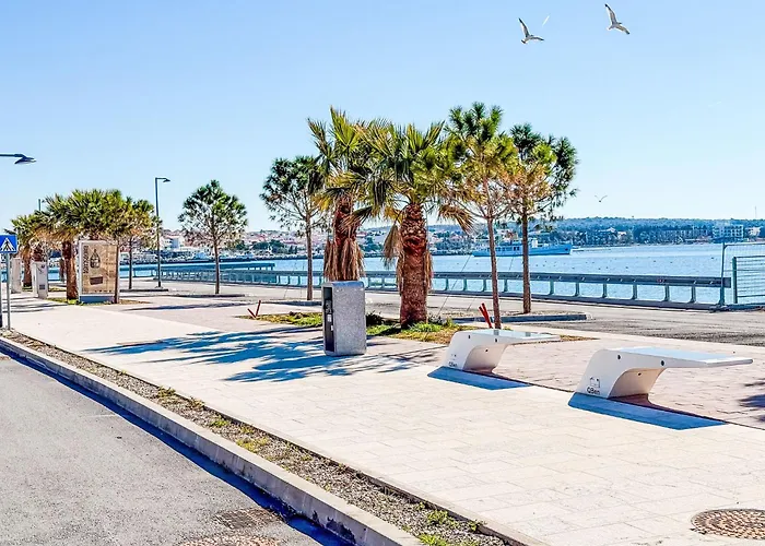 Grosse In Pag Mit Privater Terrasse By Interhome Daire Pag Town