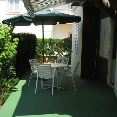 Grosse In Pag Mit Privater Terrasse By Interhome Apartamento